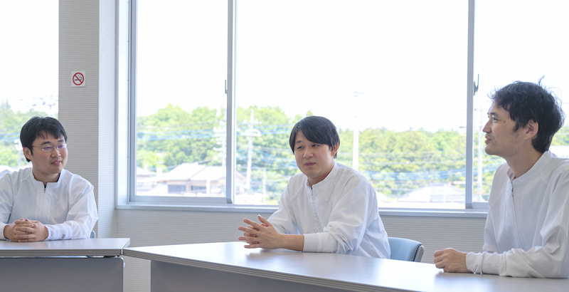 コバヤシの職場は、どんな雰囲気ですか?